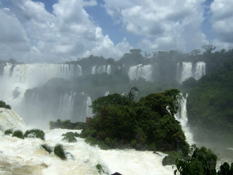 IGUAZÚ WATERFALLS Argentina/Brazil